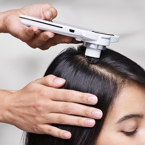 ENVEJECIMIENTO PREMATURO DEL CUERO CABELLUDO101. La profesora Julie Thornton comparte su experta visión de la ciencia del cuero cabelludo. 